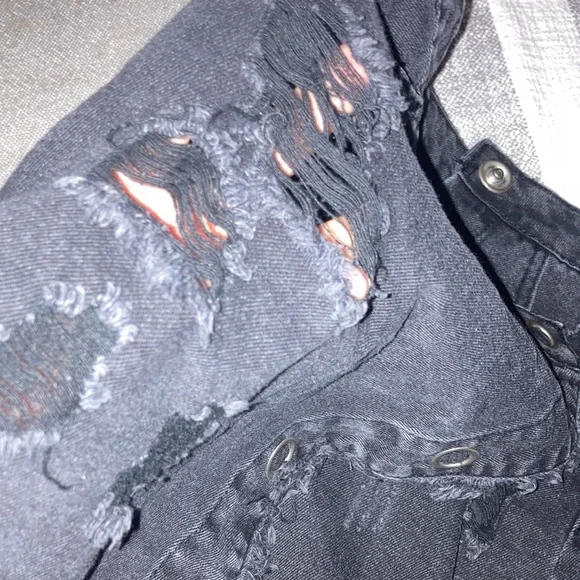 Ladies black jean skirt with pockets - Picture 6 of 11